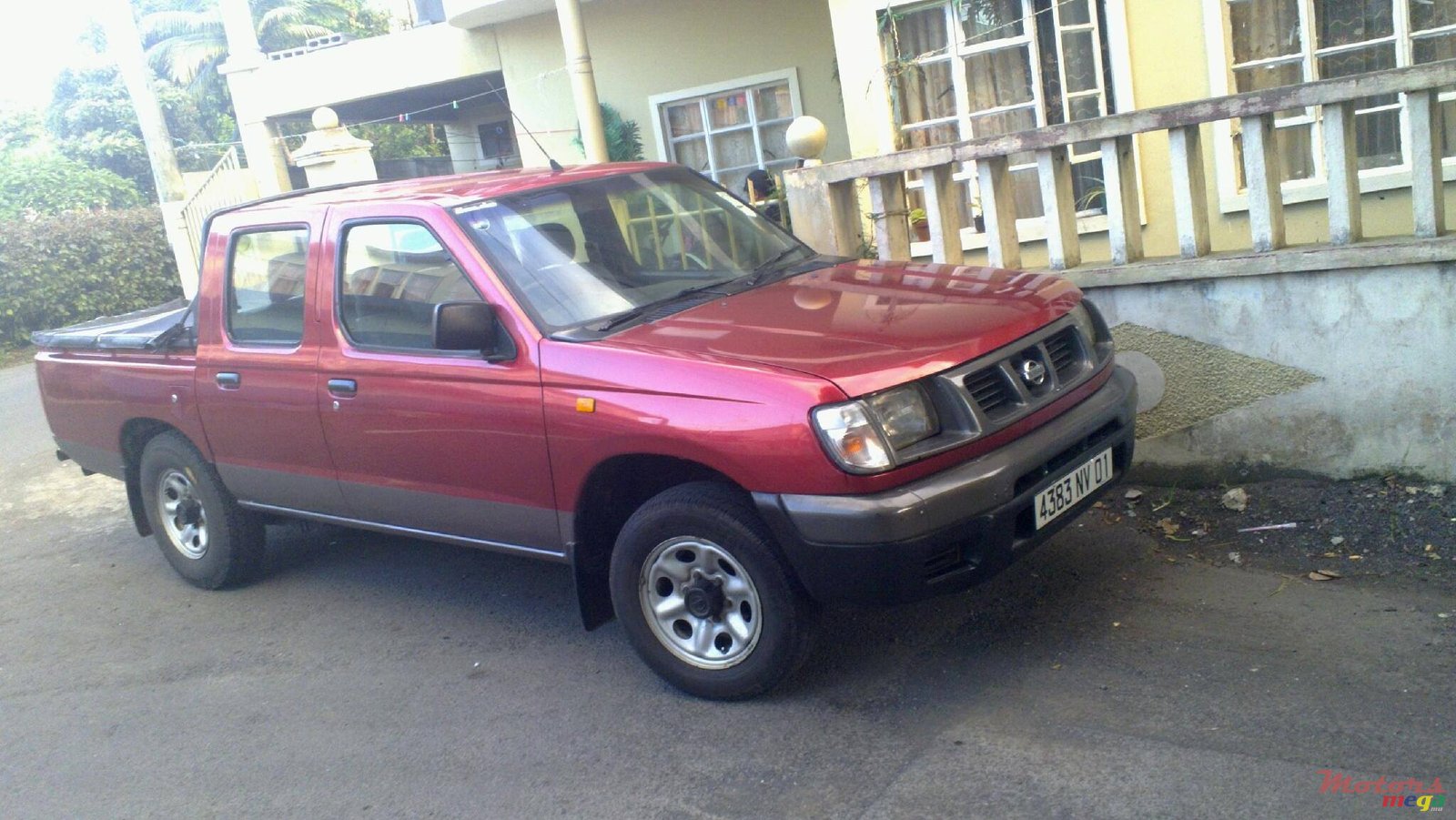 2001' Nissan photo #1