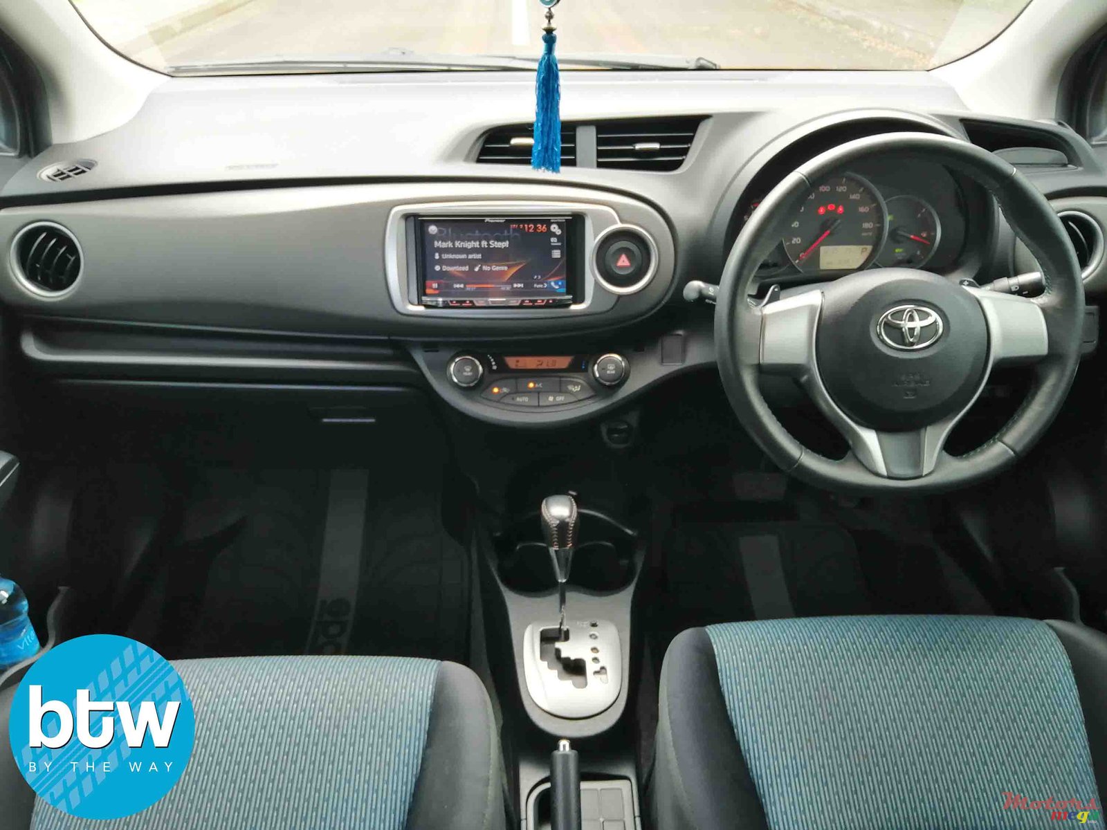 2013' Toyota Vitz photo #6