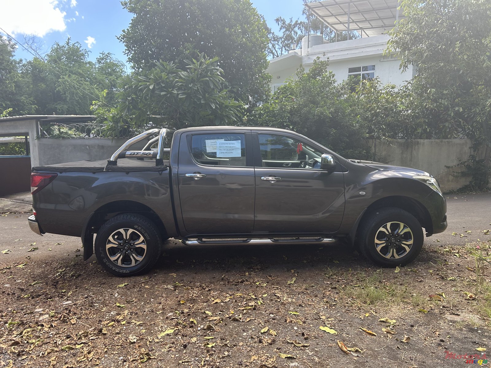 2017' Mazda BT-50 double cabine photo #1