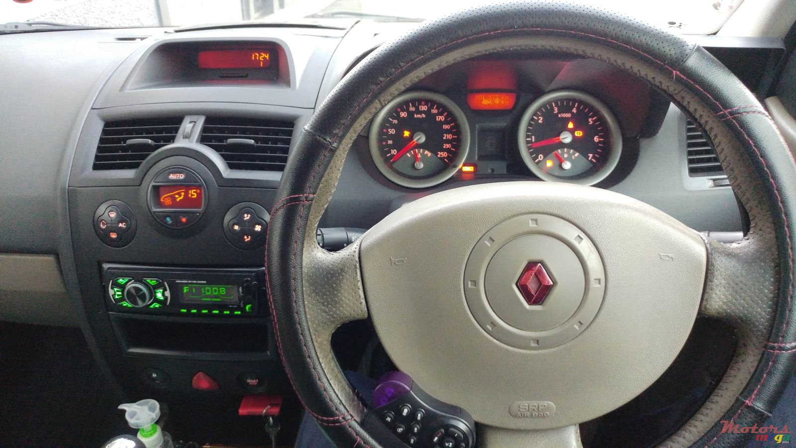 2004' Renault Megane 2 photo #2