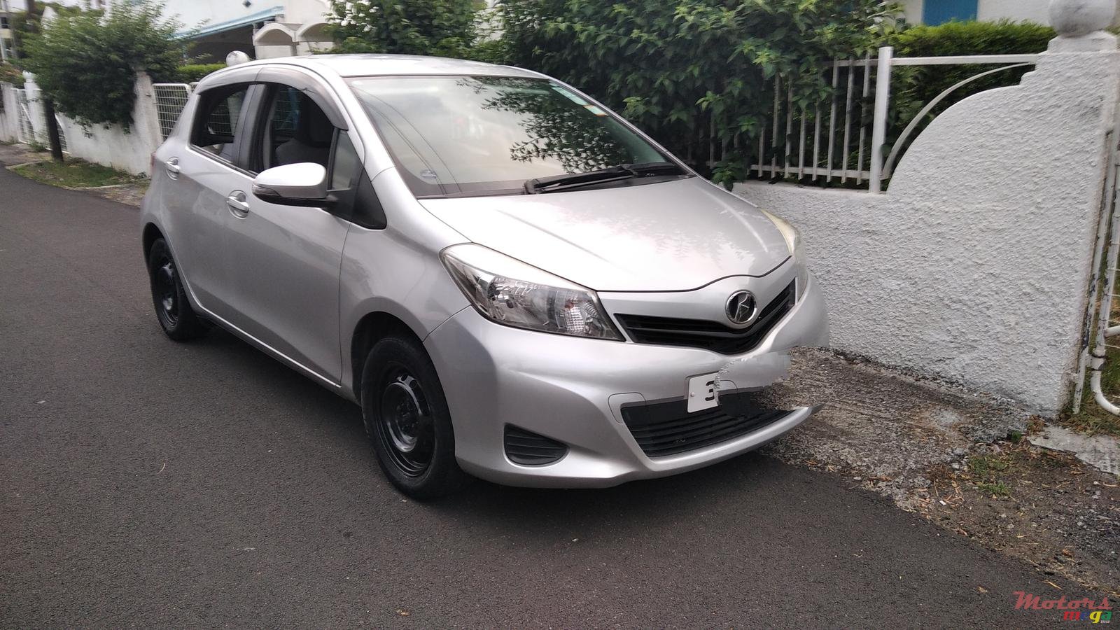 2011' Toyota Vitz photo #3