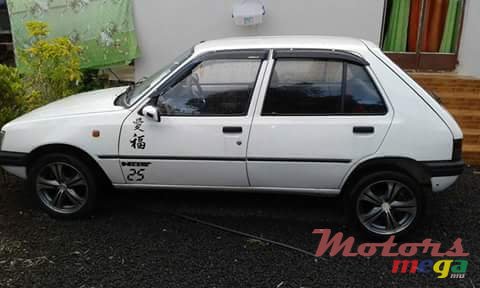 1992' Peugeot 205 photo #1