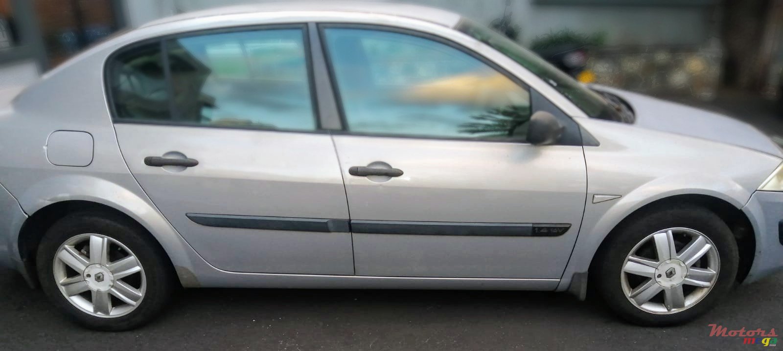 2004' Renault Megane photo #6