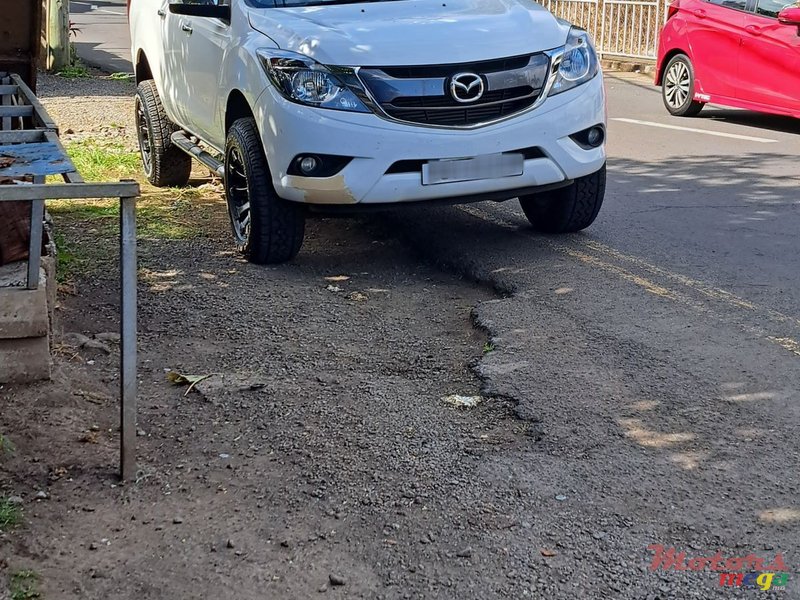 2018' Mazda BT-50 photo #2