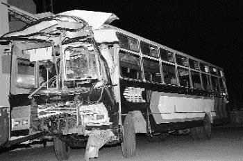 An accident between three buses: 10 injured