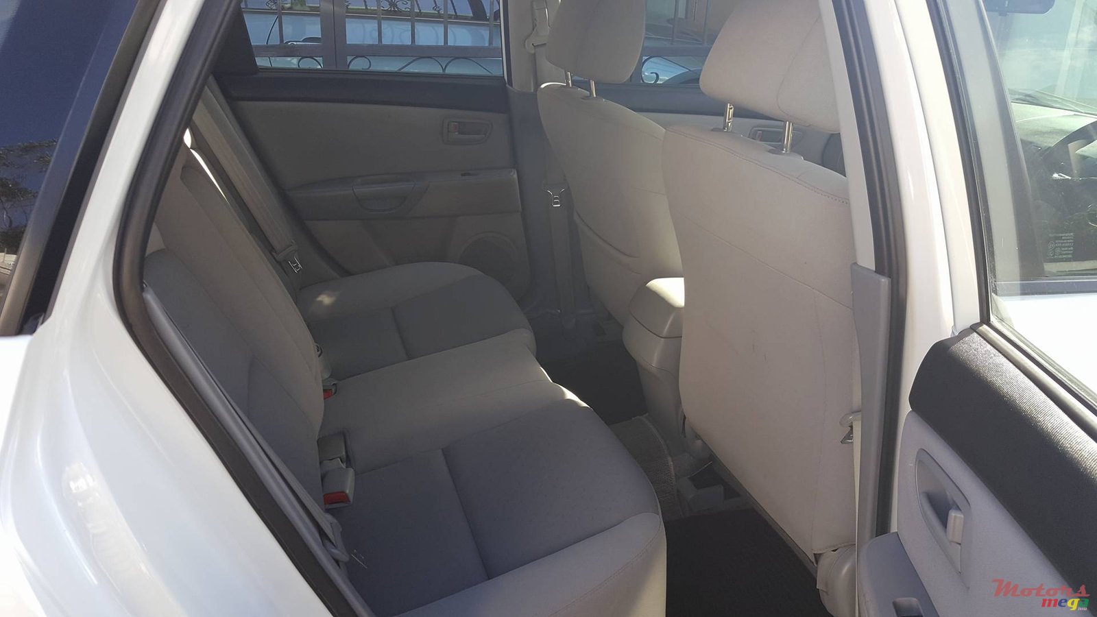 2005' Mazda Axela photo #5