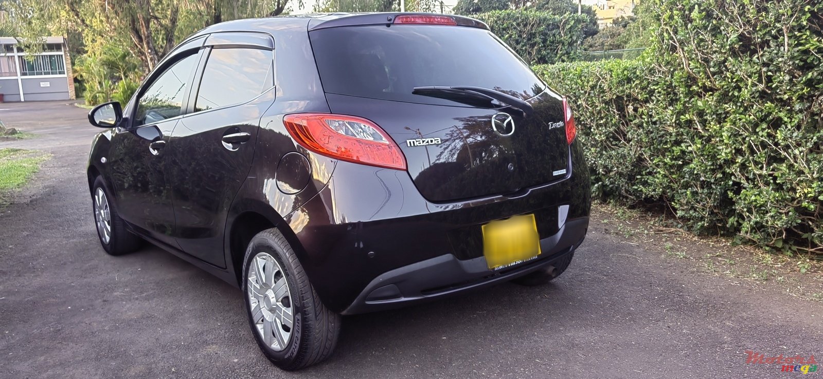 2010' Mazda Demio photo #2