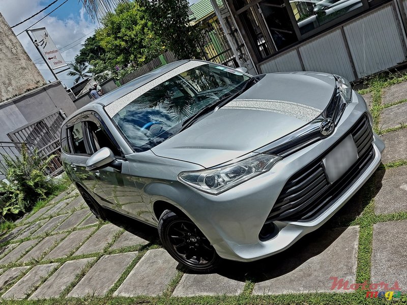 2015' Toyota Axio Dorigine AUTOMATIC photo #2
