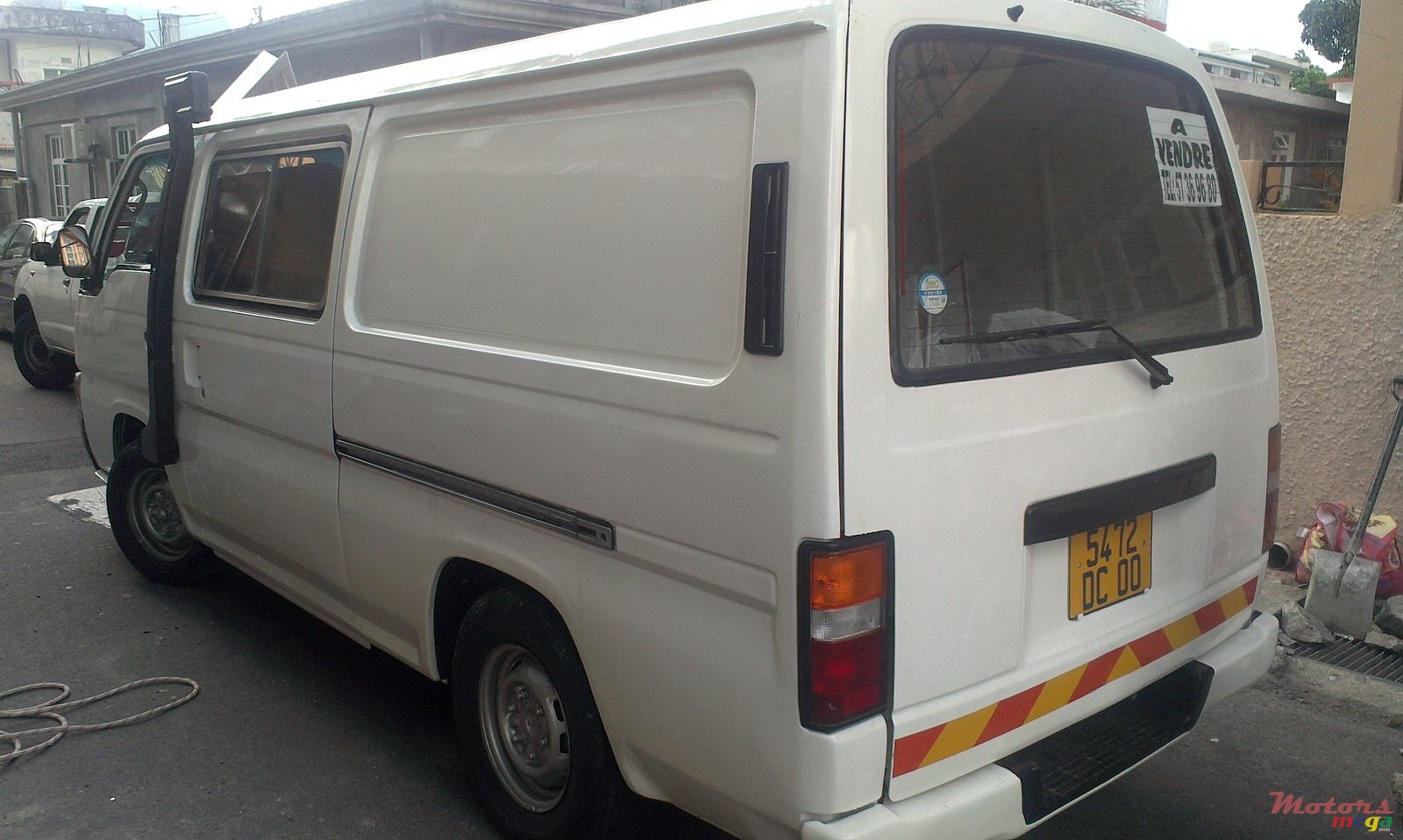 2000' Nissan Urvan photo #1