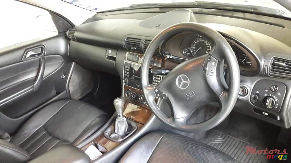 2004' Mercedes-Benz C-Class photo #5