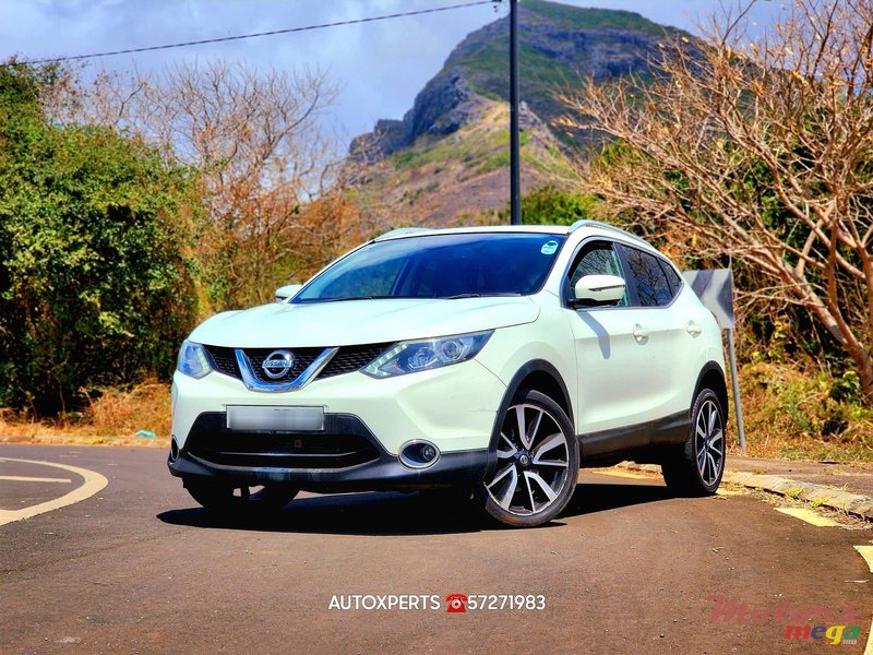 2017' Nissan Qashqai Tekna photo #3