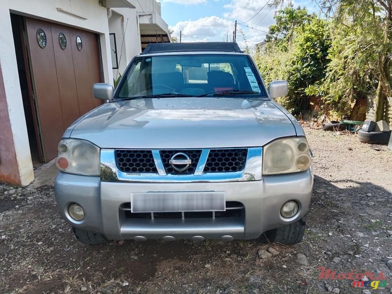 2005' Nissan Hardbody 2X4 photo #5