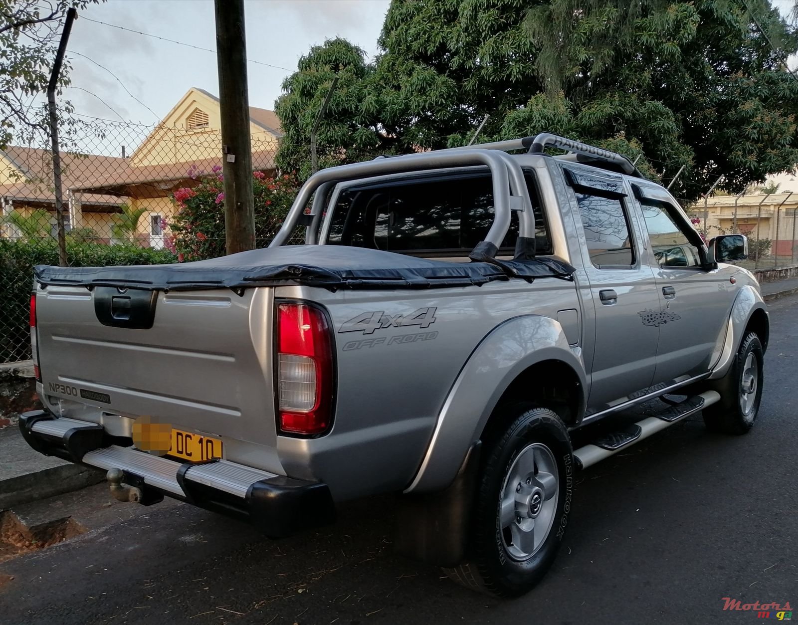 2010' Nissan Hardbody photo #2