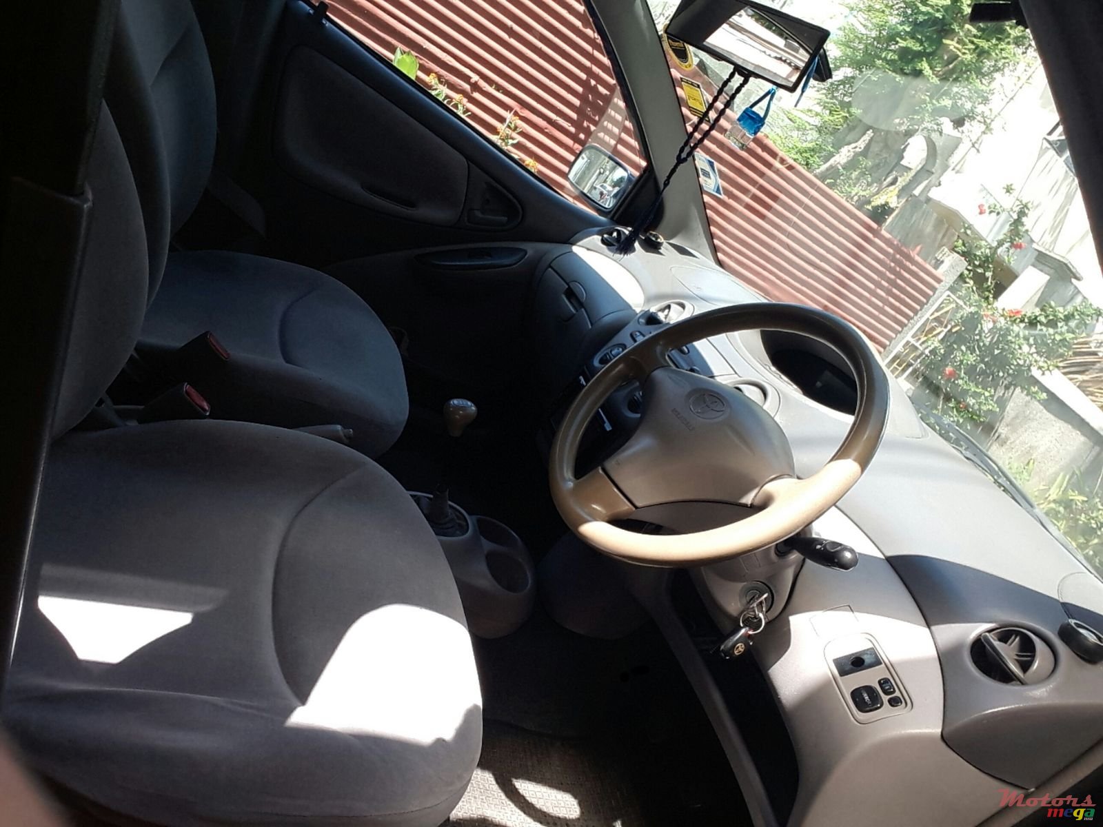 2000' Toyota Platz photo #3