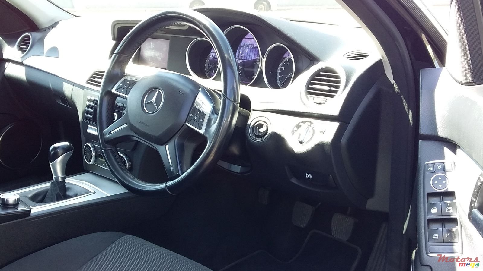 2013' Mercedes-Benz C-Class C180 photo #4