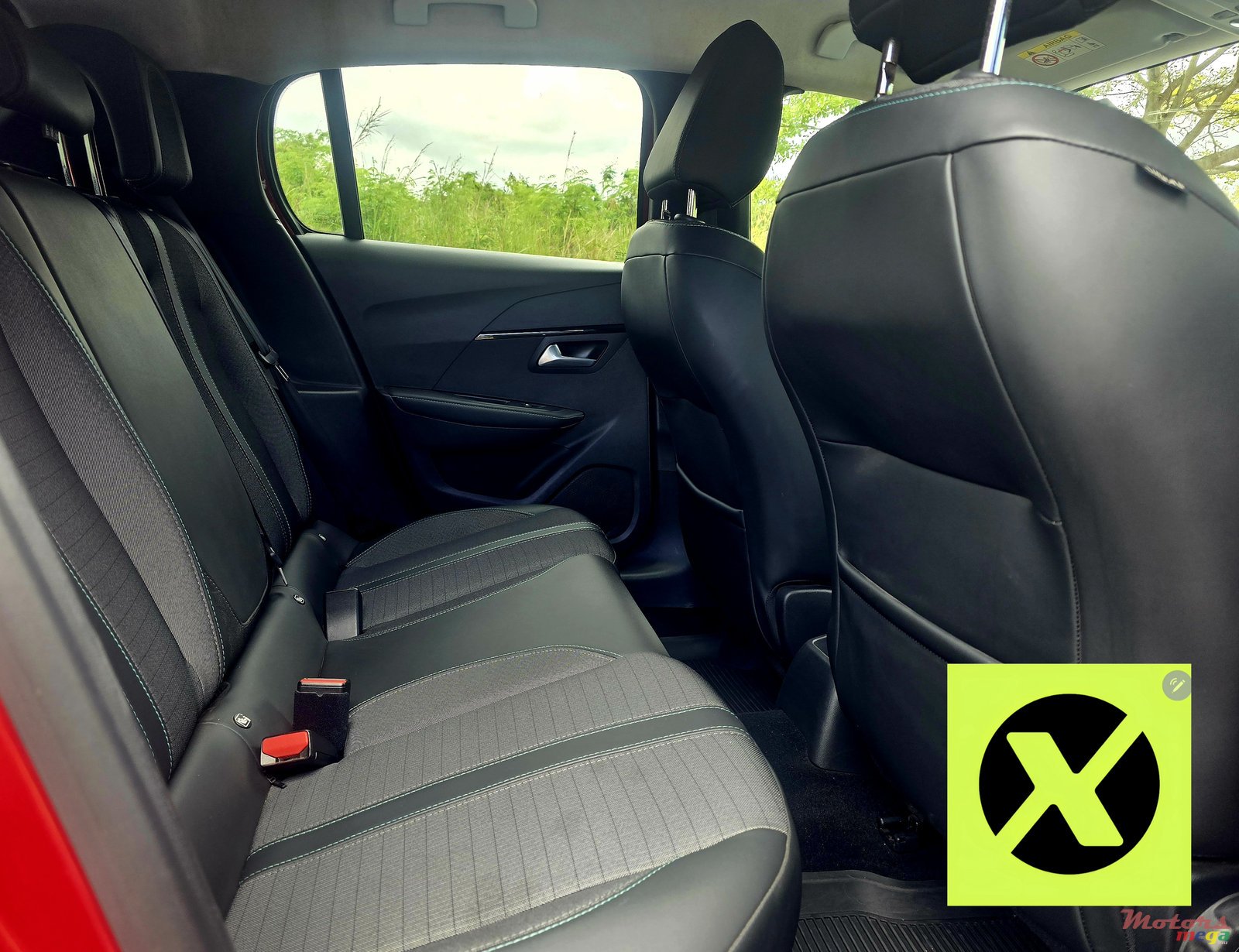 2021' Peugeot 208 1.2 Turbo photo #5