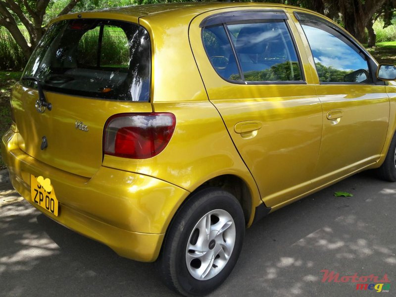 2000' Toyota Vitz photo #1