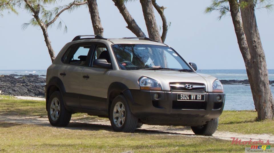 2009' Hyundai Tucson 4x2 2.0 CRDI photo #1