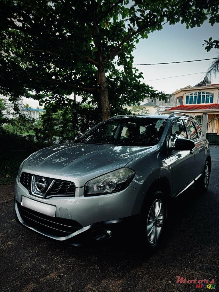 2012' Nissan Qashqai+2 photo #2