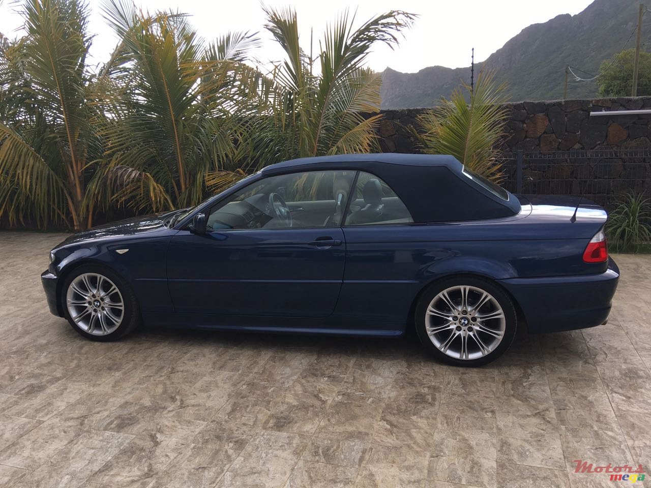 2004' BMW 3 Series Convertible photo #4