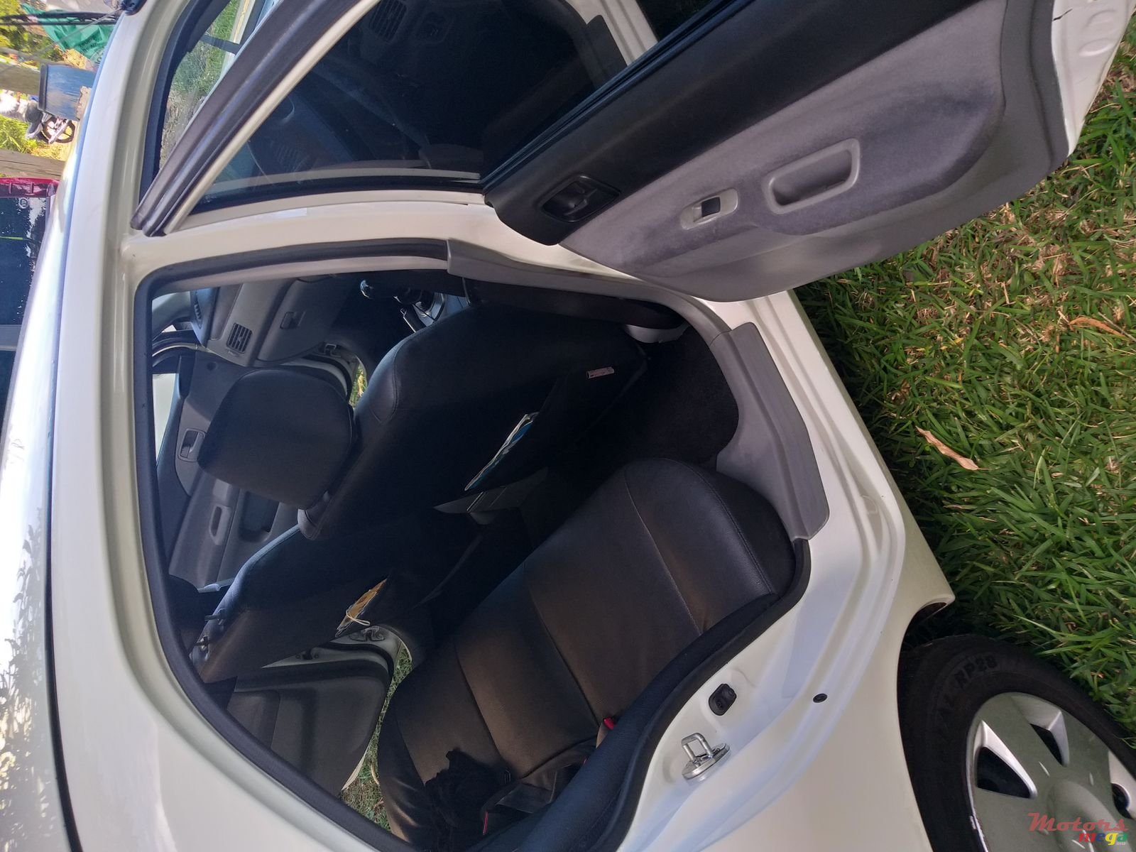 2012' Mitsubishi Lancer photo #5