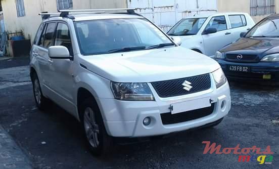 2005' Suzuki Grand Vitara photo #1