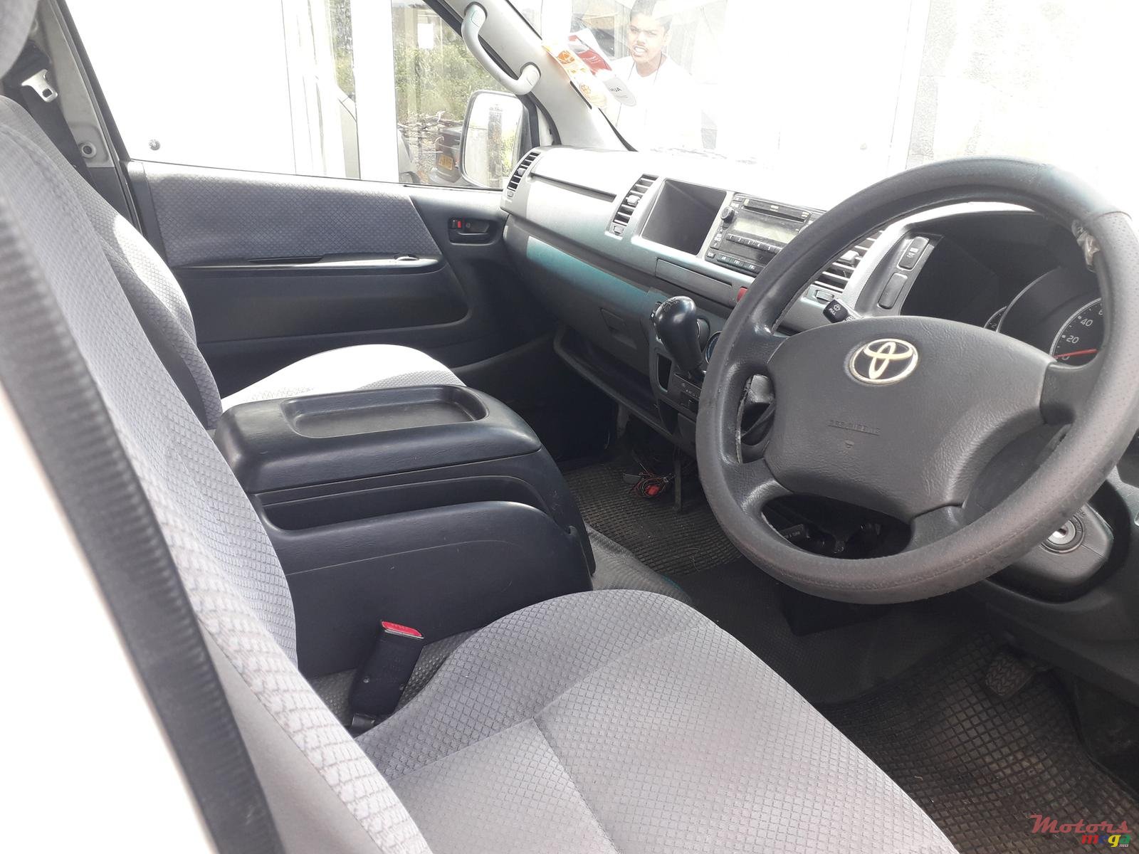 2011' Toyota Hi Roof photo #3