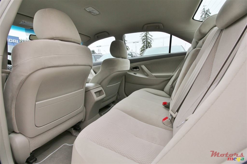 2011' Toyota photo #3