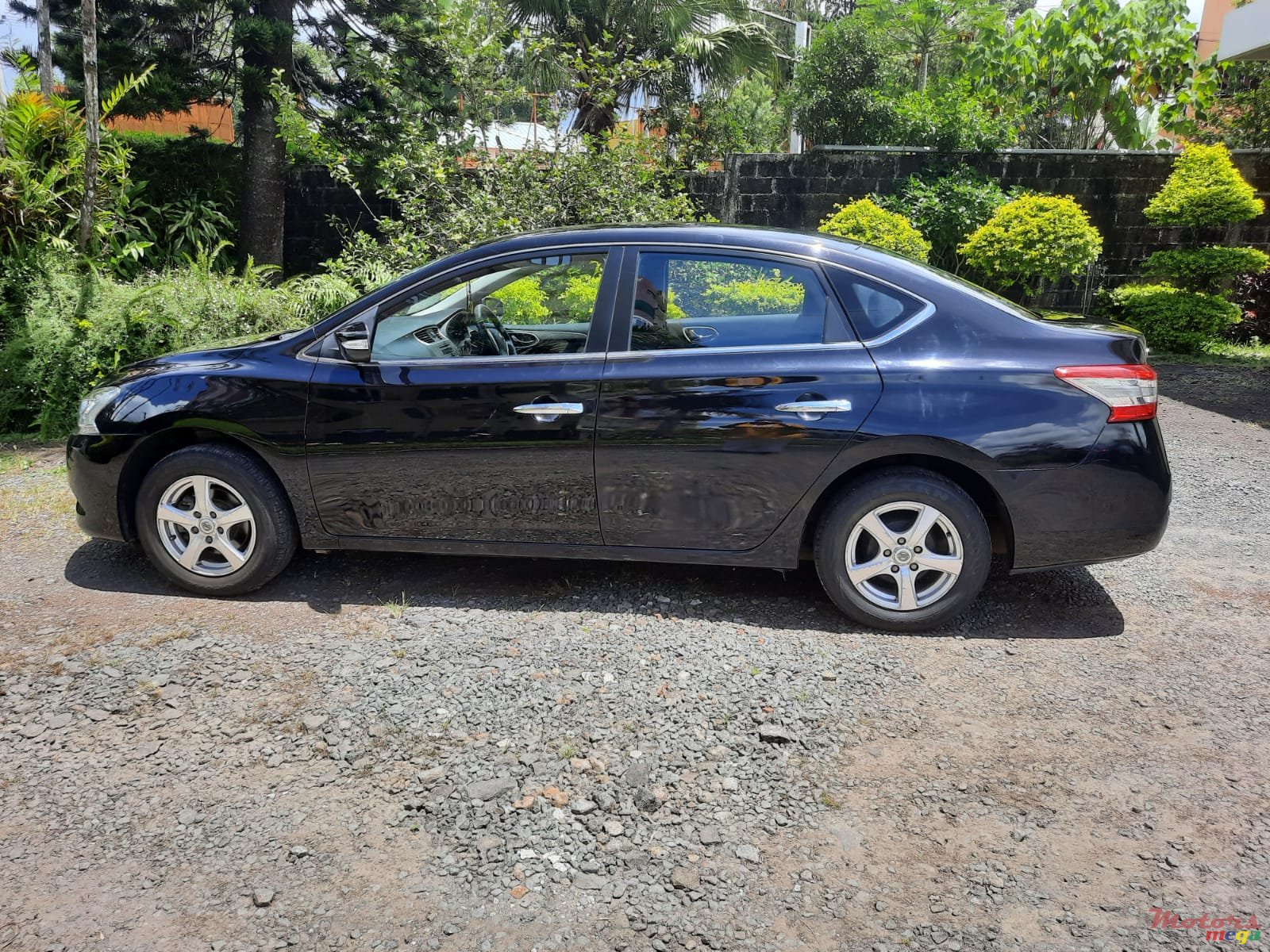2013' Nissan Sentra photo #1