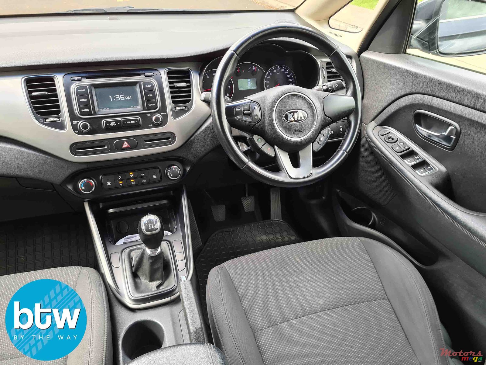 2014' Kia Carens photo #6