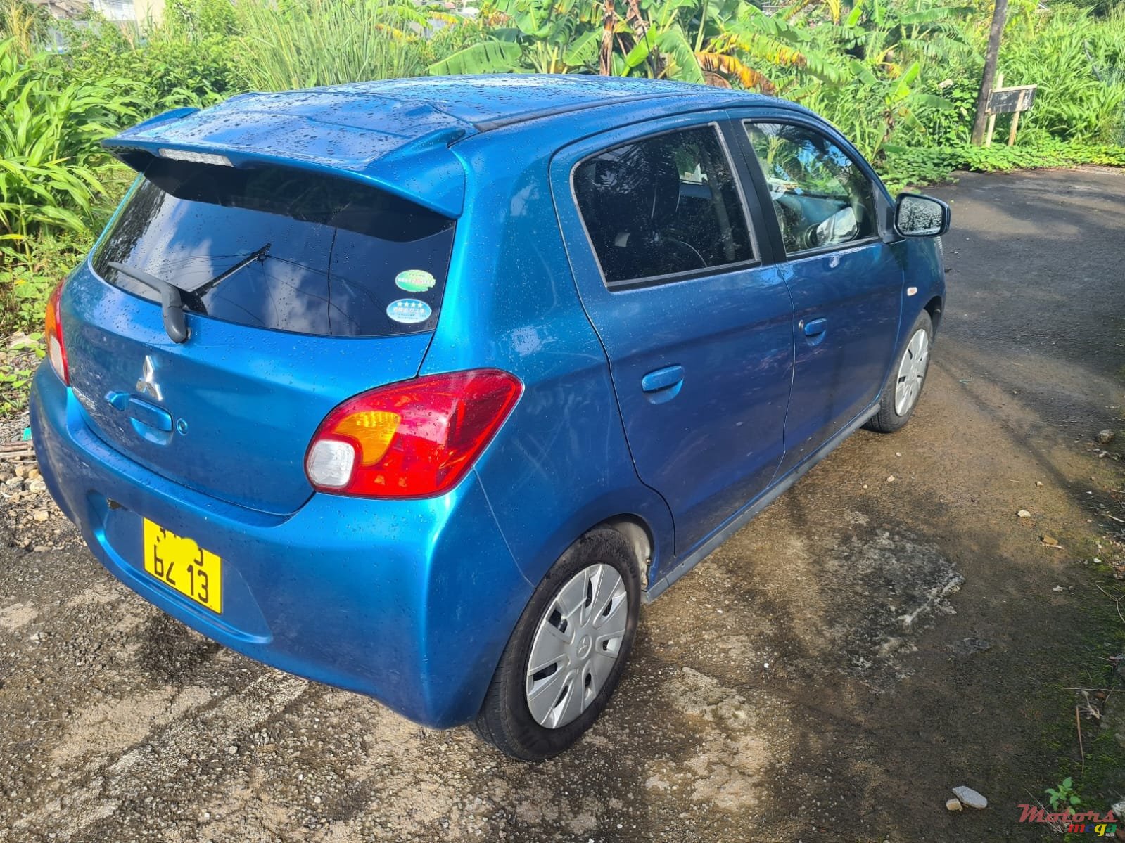 2013' Mitsubishi Mirage photo #2