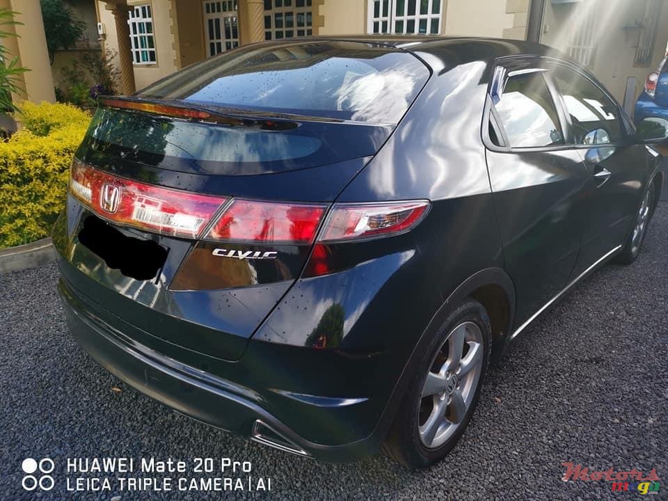 2009' Honda Civic Hatchback photo #5