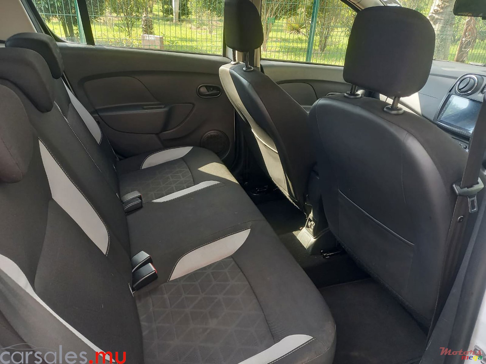 2015' Renault Sandero StepWay 0.9T photo #6