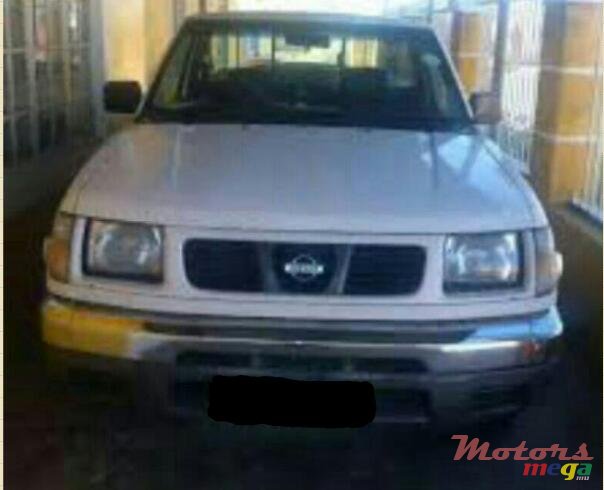 1999' Nissan Hardbody SE photo #1