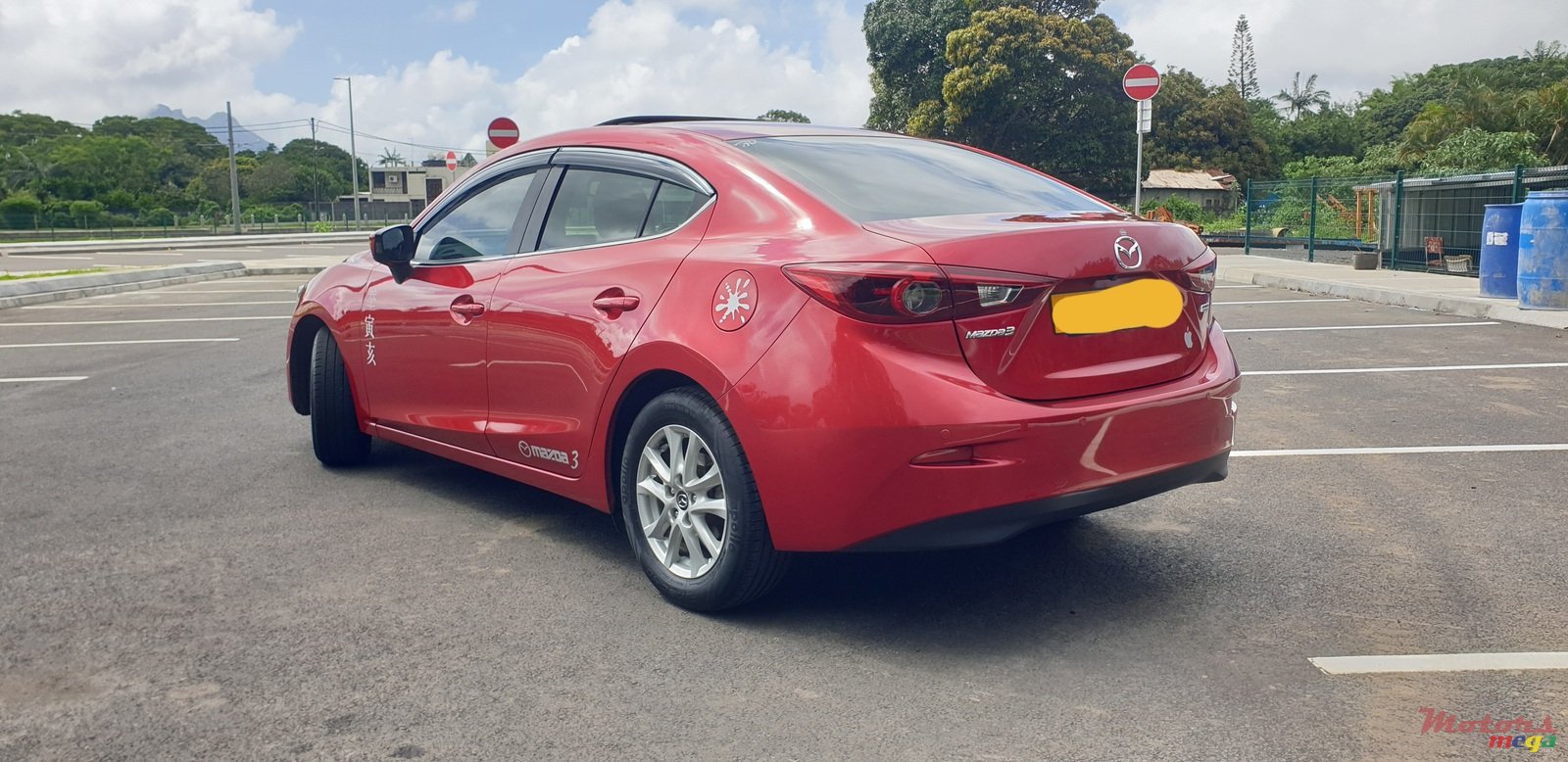 2015' Mazda 3 Skyactiv photo #3