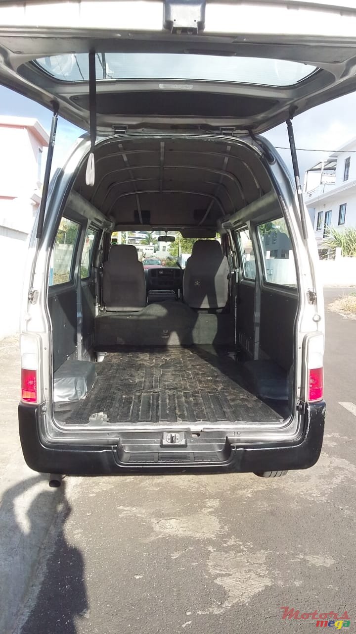 2004' Nissan Caravan photo #3