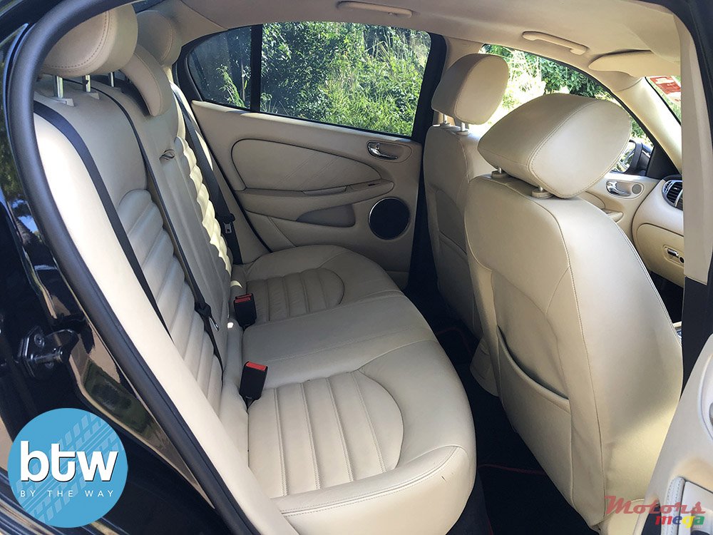 2009' Jaguar X-Type photo #4