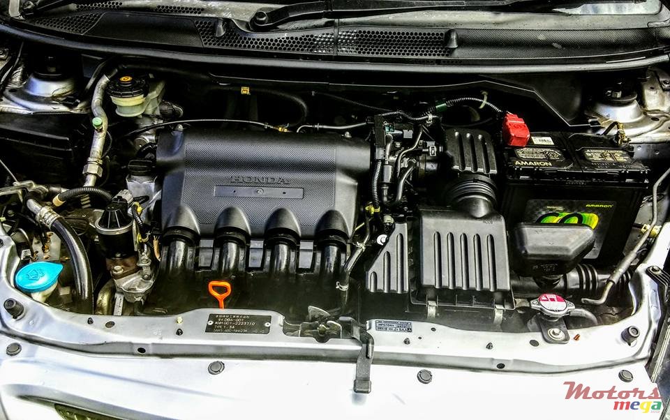 2005' Honda Fit 1.3 photo #3