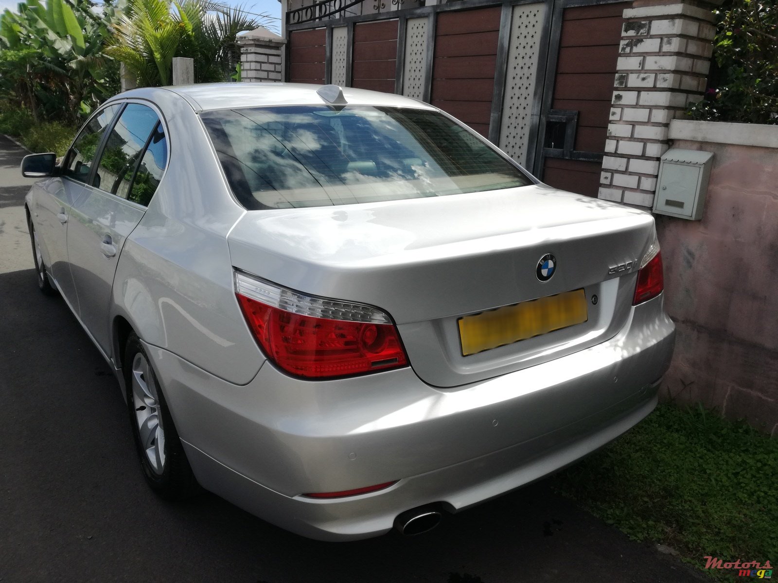 2010' BMW 520 i petrol engine photo #6