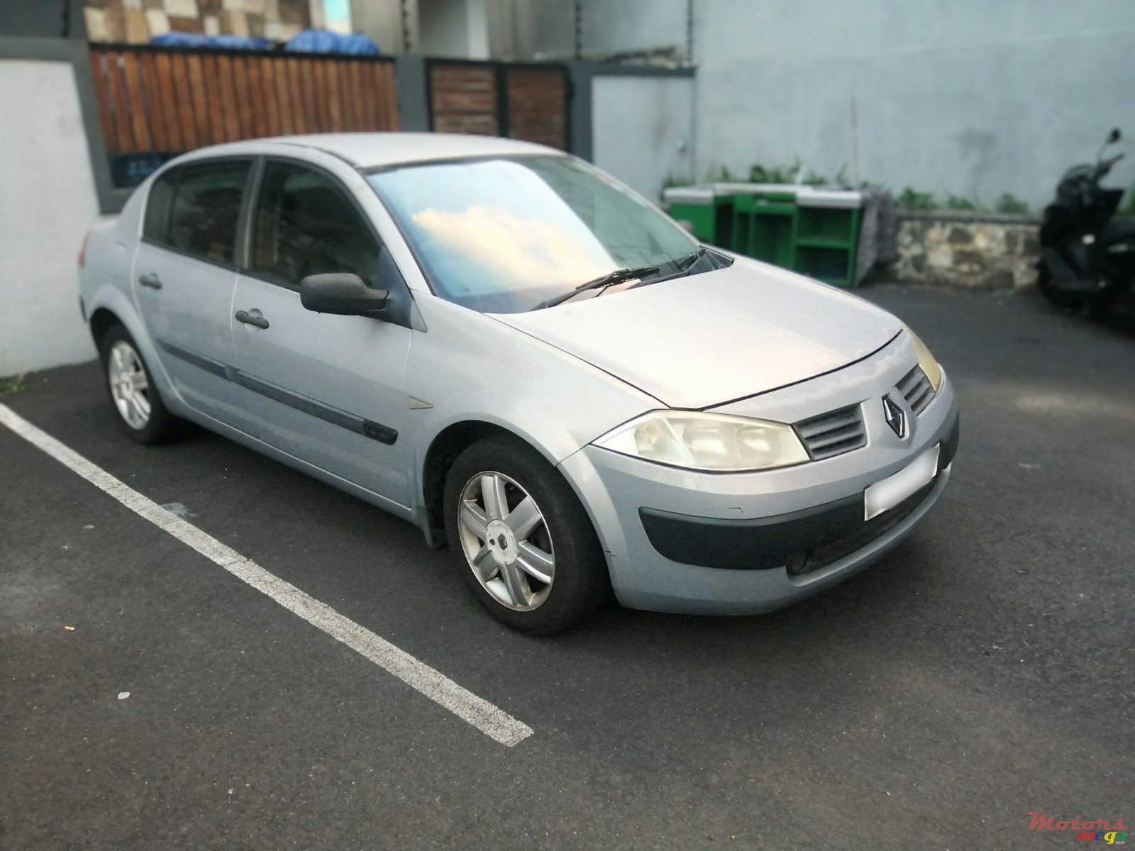 2004' Renault Megane photo #1
