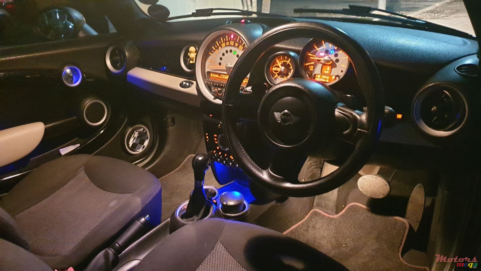 2014' MINI Cooper photo #5