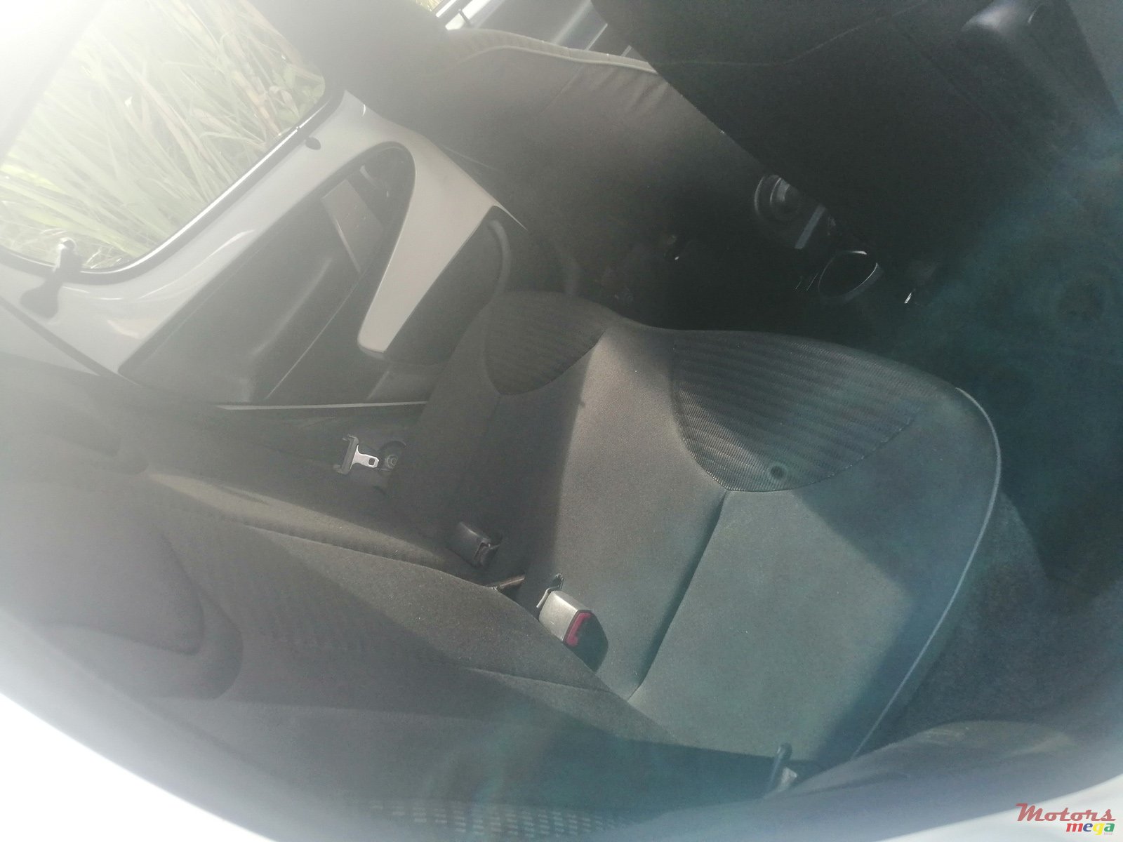 2012' Peugeot 107 photo #5