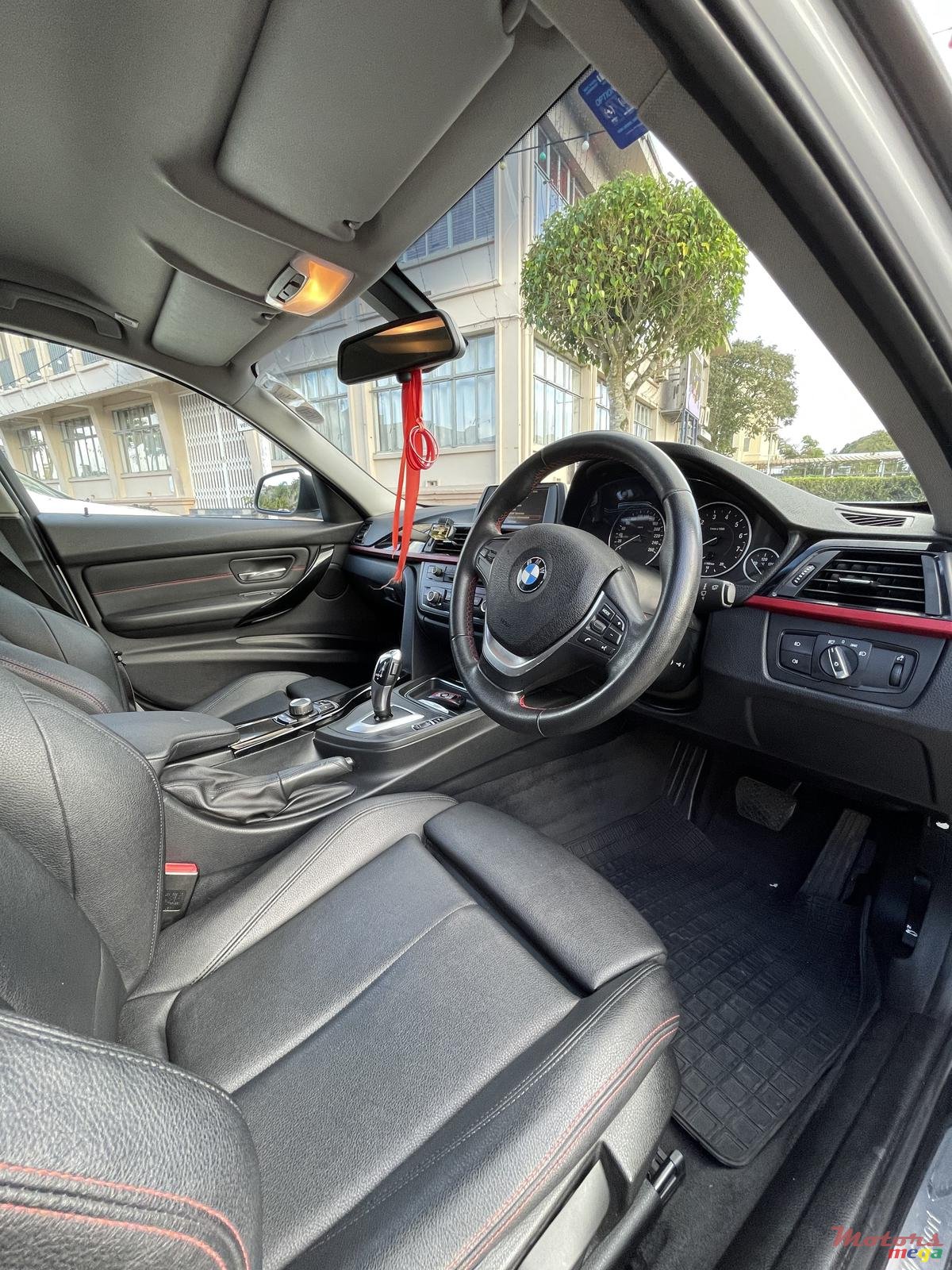 2014' BMW 3 Series photo #4