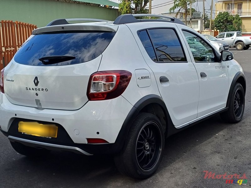 2014' Renault Sandero photo #4