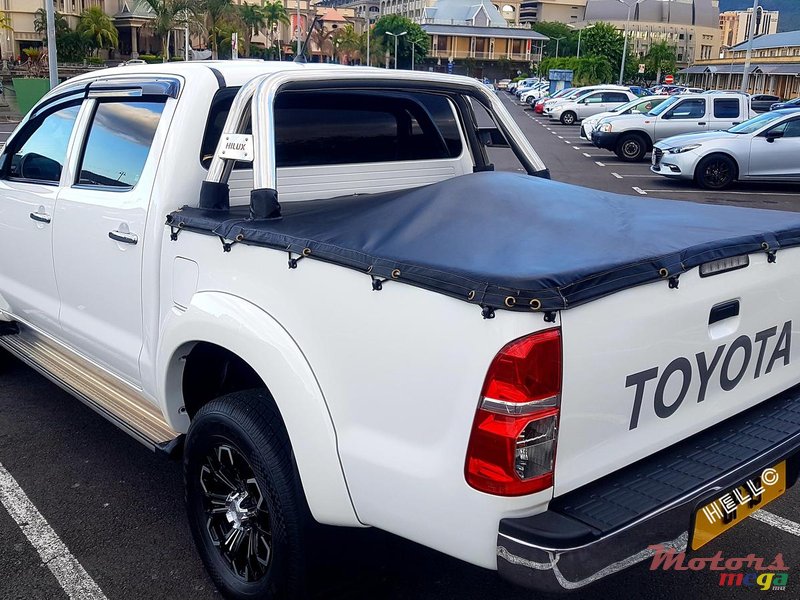 2015' Toyota Hilux 2.5 TURBO photo #5