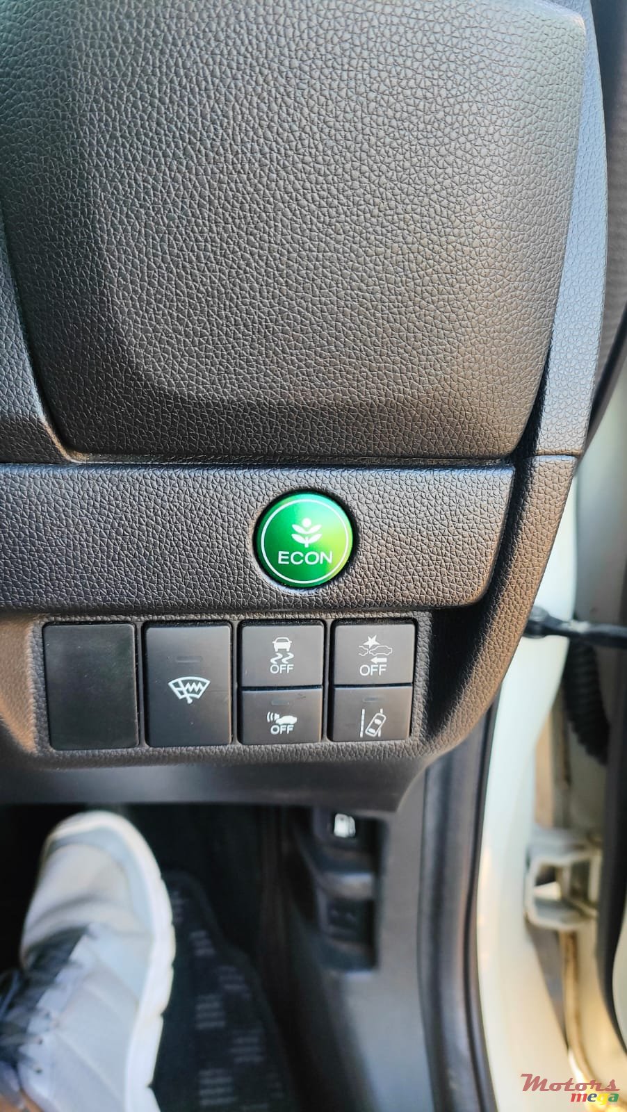 2017' Honda Fit Hybrid photo #7