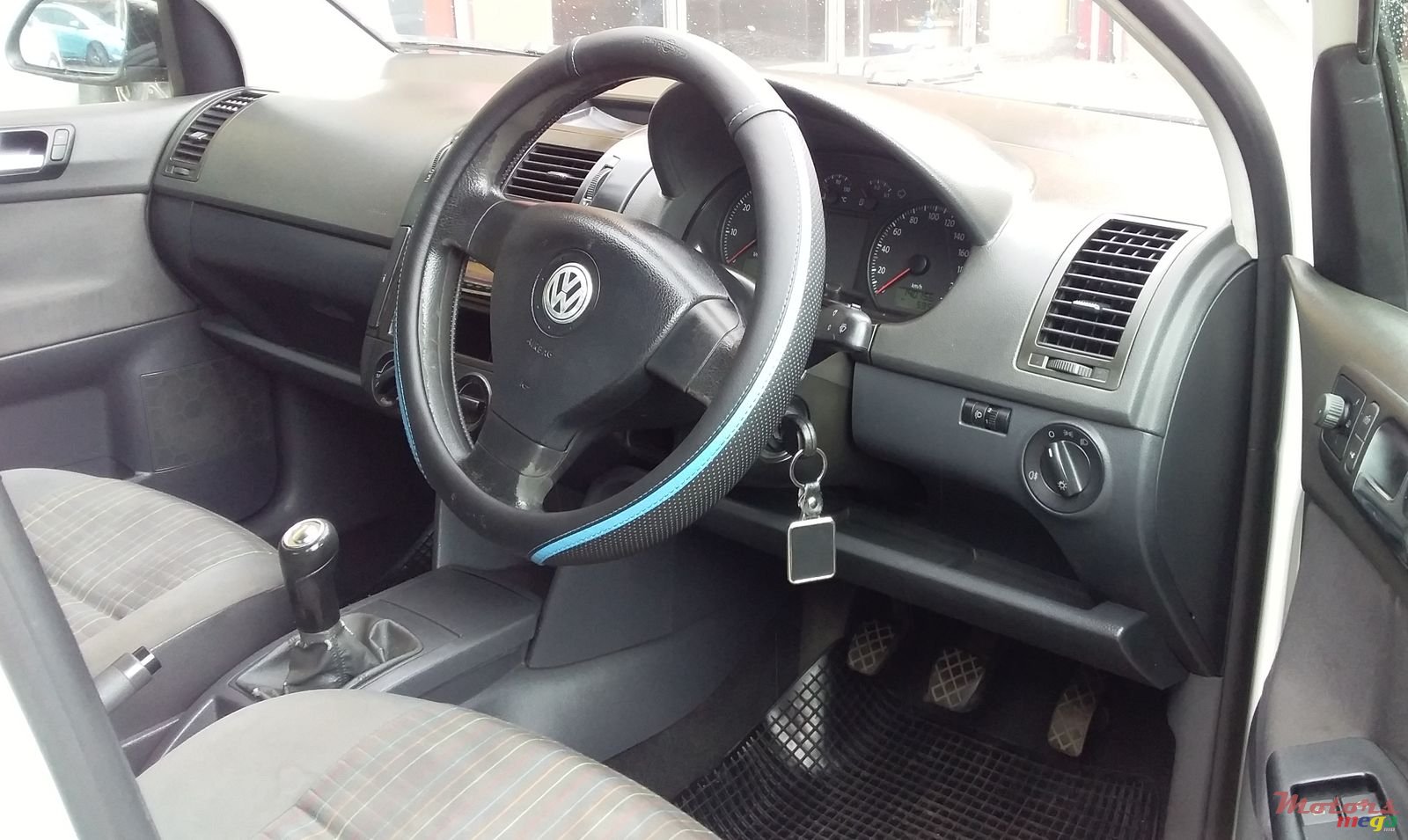 2010' Volkswagen Polo photo #3