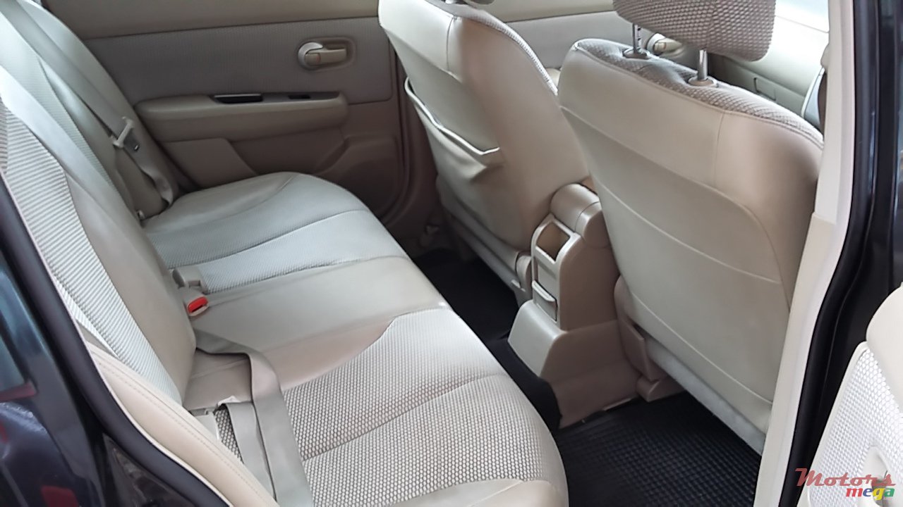 2005' Nissan Tiida photo #4