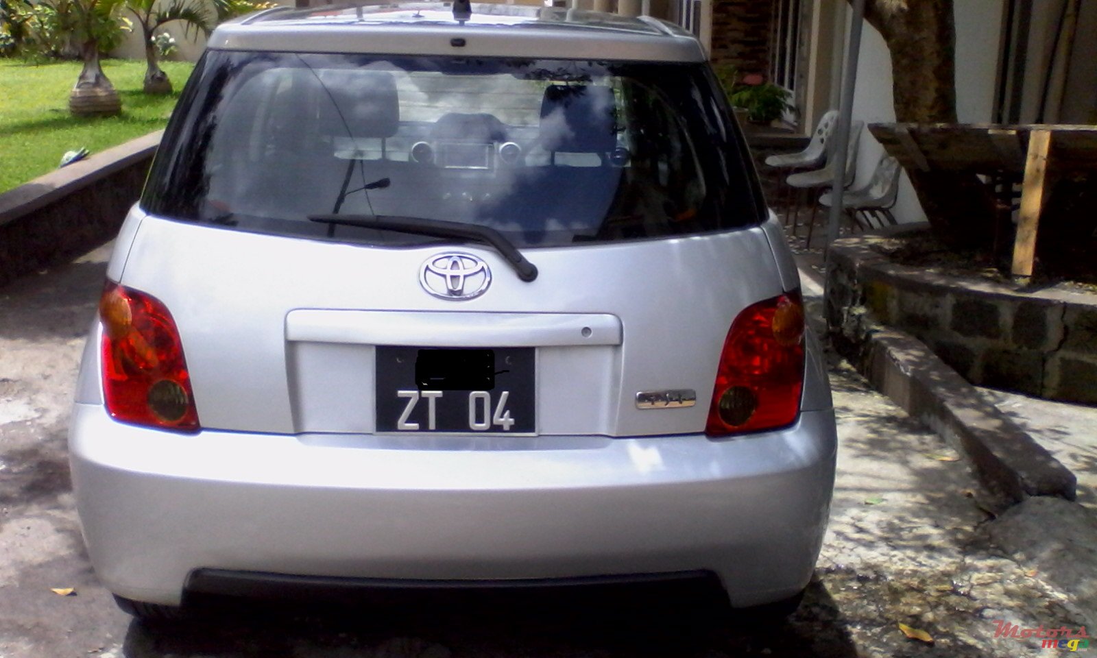 2004' Toyota photo #2