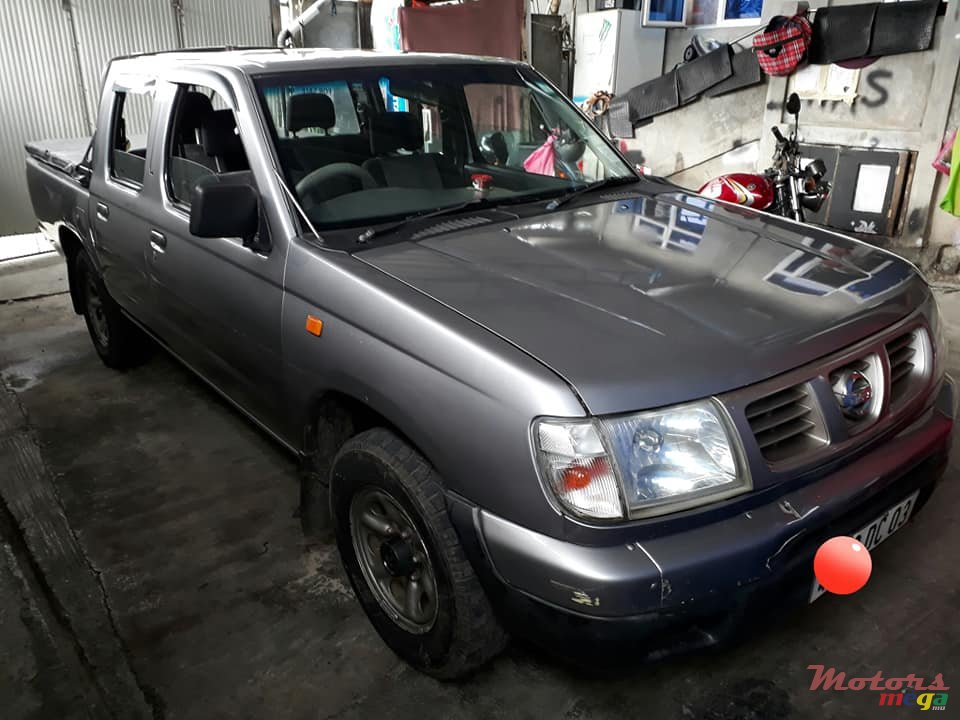 2003' Nissan Navara photo #2